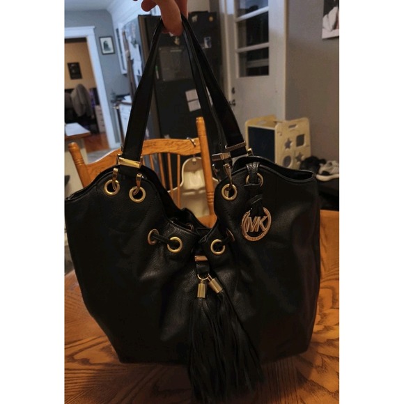 MICHAEL Michael Kors Women BLACK Leather Bucket Bag One Size - Picture 2 of 9